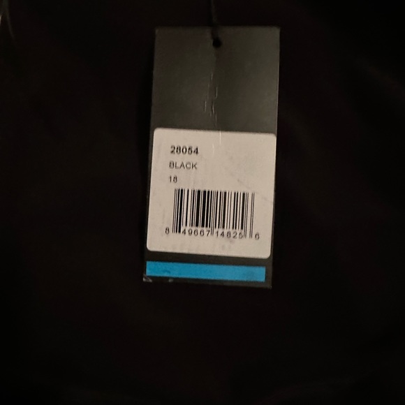 Gorgeous La Femme
Long Sleeve Off The Shoulder Evening
Gown Dress size 18 or 6 - Picture 7 of 13